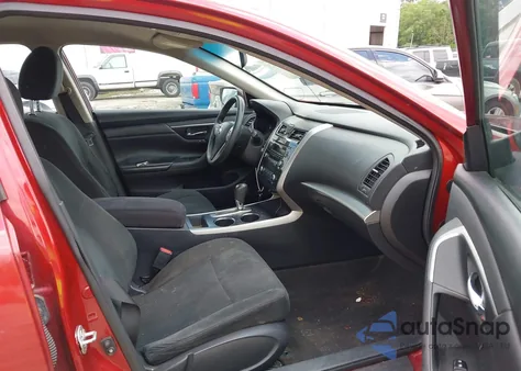 2015 Nissan Altima 2.5/2.5 S/2.5 Sl/2.5 Sv из США, поврежденный, VIN 1N4AL3AP7FC470242